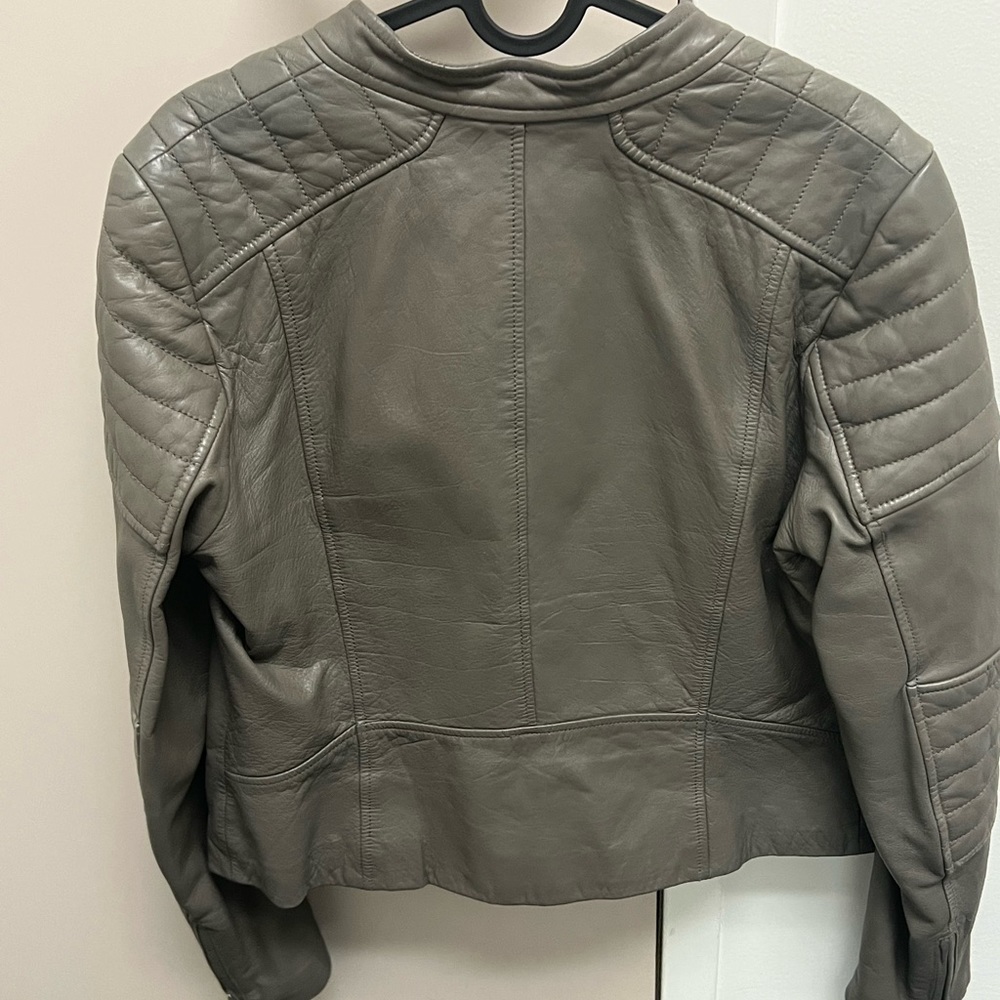 Beautiful leather jacket from Banana republic in unique color. - Picture 2 of 2